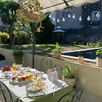 Bed & Breakfast Le Rucher Des Arts 3*